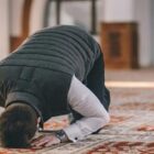 Cara Menjamak Dzuhur dan Ashar yang Benar: Panduan, Niat, dan Waktunya