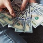 Arti Mimpi Dikasih Uang Lalu Dikembalikan Lagi, Pertanda Baik atau Buruk?