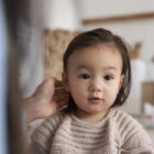 Cara Mengeluarkan Kotoran Telinga Anak tanpa Dikorek, Orang Tua Wajib Tahu