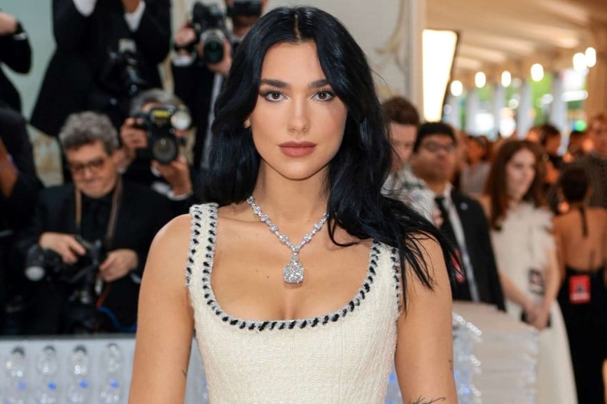 Dua Lipa Pecat Manajer yang Boikot Penampilan Kneecap Pendukung Palestina di Glastonbury