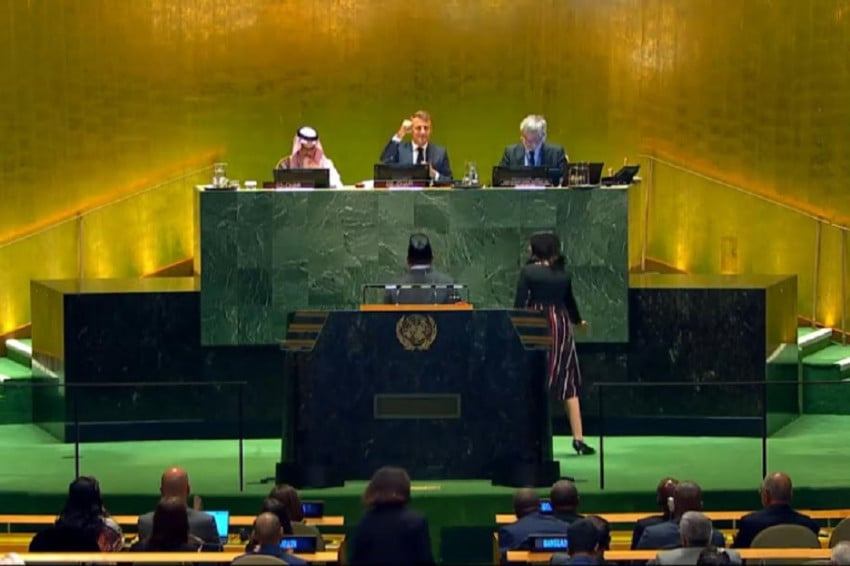 Momen Macron Kepalkan Tangan usai Prabowo Pidato di KTT PBB