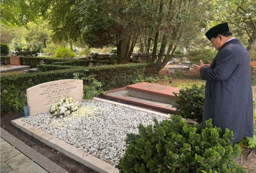 Momen Prabowo Berziarah ke Makam Kakek dan Neneknya di Den Haag