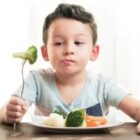 Ramai Kasus Keracunan, Ini 5 Tips Biasakan Anak Konsumsi Makanan Bergizi