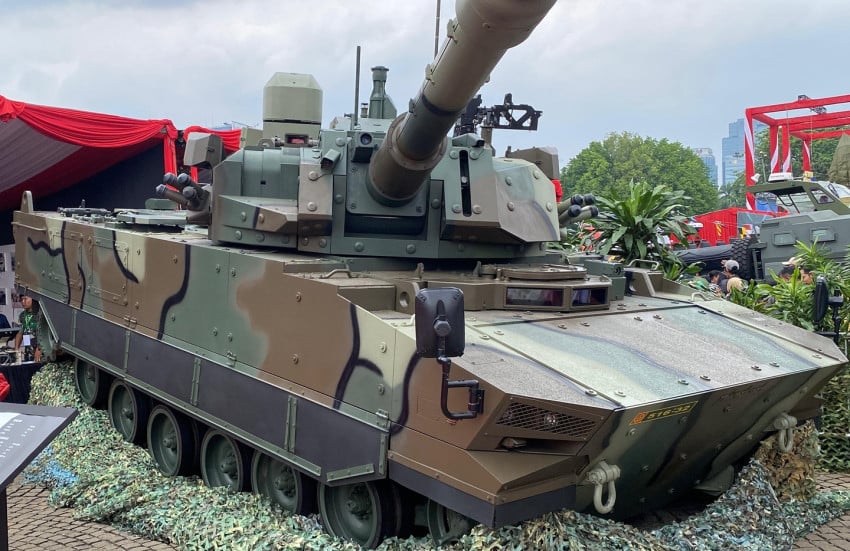 Rangkaian HUT TNI di Monas, Angkatan Darat Pamerkan Tank Harimau