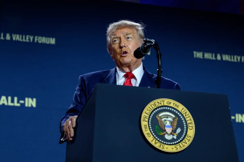 Trump Kenakan Biaya Rp1,6 Miliar untuk Visa H-1B Pekerja Asing di AS