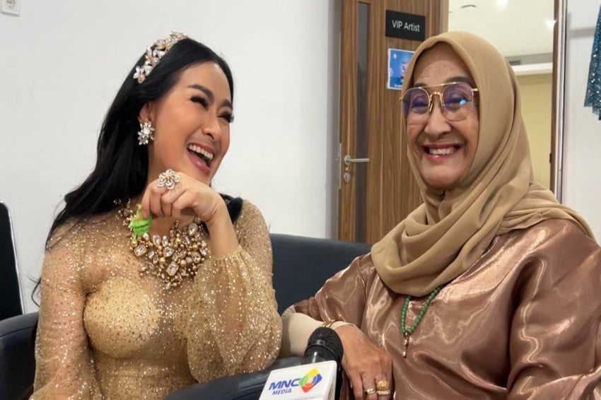 Cerita Iis Dahlia Bikin Haru Penonton Saat Ajak Ibunda Bernyanyi di Kilau Raya MNC TV ke-34