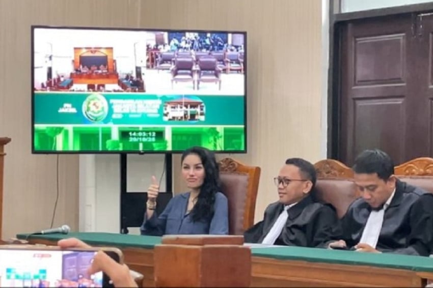 Santai tapi Stylish, Begini Penampilan Nikita Mirzani di Sidang Kasus TPPU