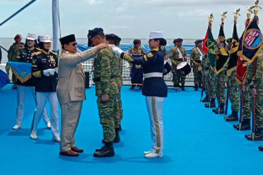 Prabowo Sematkan Tanda Kehormatan Kepada 18 Prajurit TNI, Ini Daftarnya