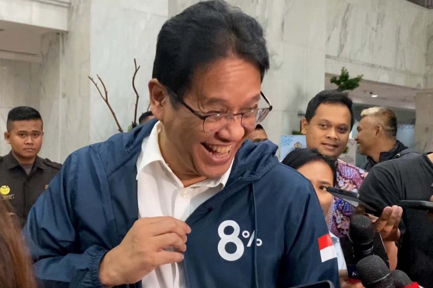 Purbaya Pamer Jaket Berlogo 8%, Simbol Target Pertumbuhan Ekonomi Prabowo