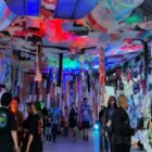 Rayakan 1 Dekade, Synchronize Fest 2025 Sulap Sampah Plastik Jadi Dekorasi Unik