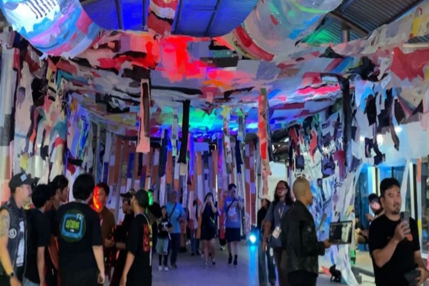 Rayakan 1 Dekade, Synchronize Fest 2025 Sulap Sampah Plastik Jadi Dekorasi Unik