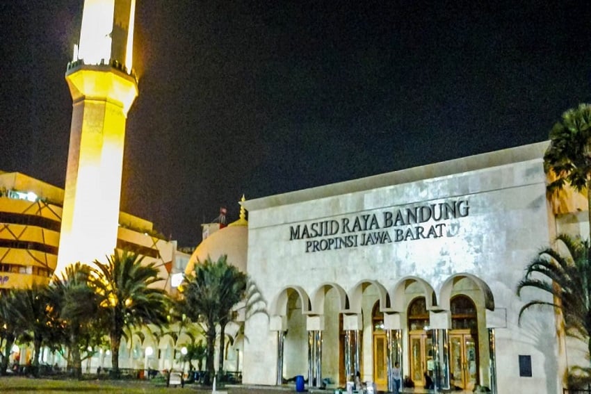 Jadwal Salat dan Imsakiyah Kota Bandung Hari Ini, 1 Ramadan 1447 H