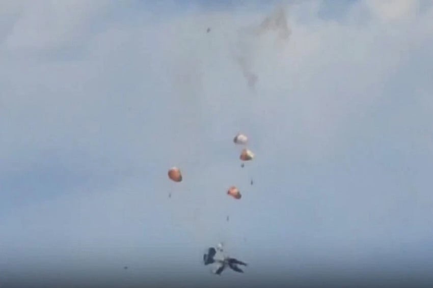2 Jet Tempur EA-18 AS Tabrakan, Jatuh, dan Meledak, 4 Awak Melontarkan Diri
