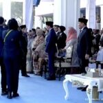 Momen Prabowo Beri Hormat ke Jokowi saat Peringatan Hari Bhayangkara di Cikeas