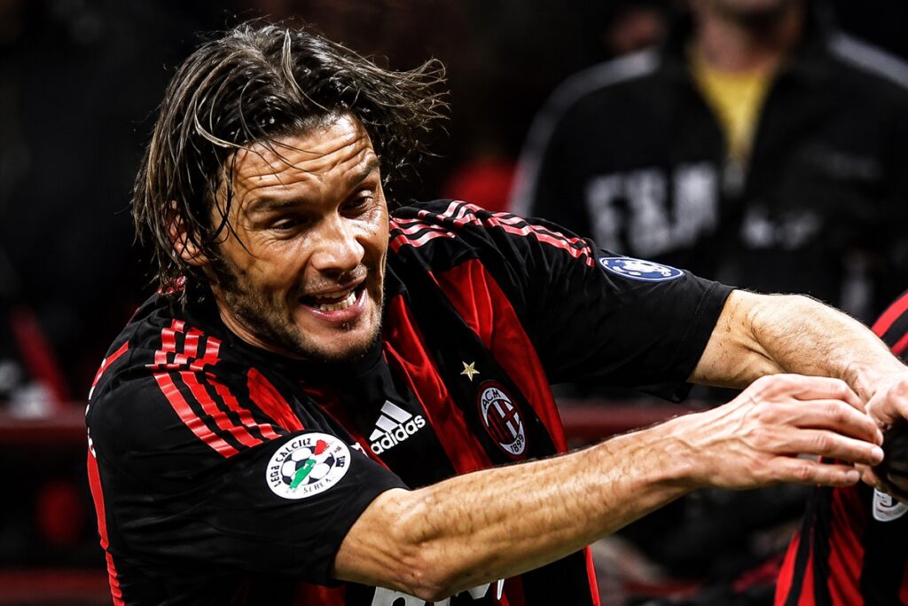 Eks Bek Kiri Legendaris AC Milan Penerus Serginho
